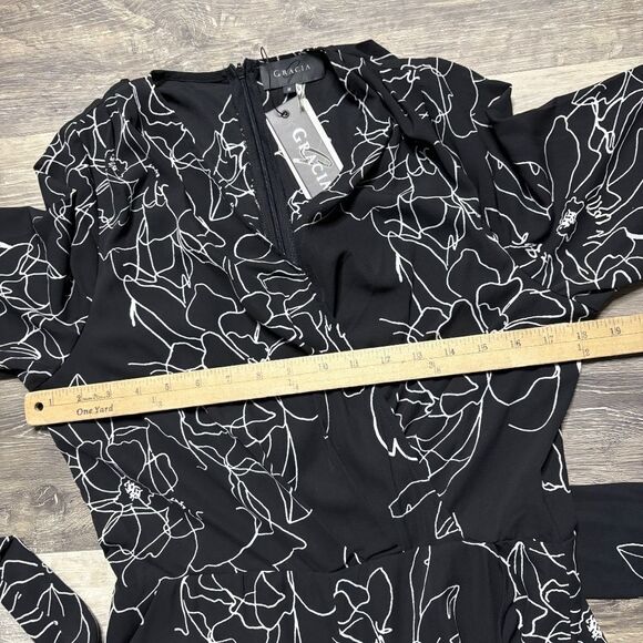 Gracia Jumpsuit Size Medium NWT Floral black white wide leg tie waist flow - Picture 8 of 15